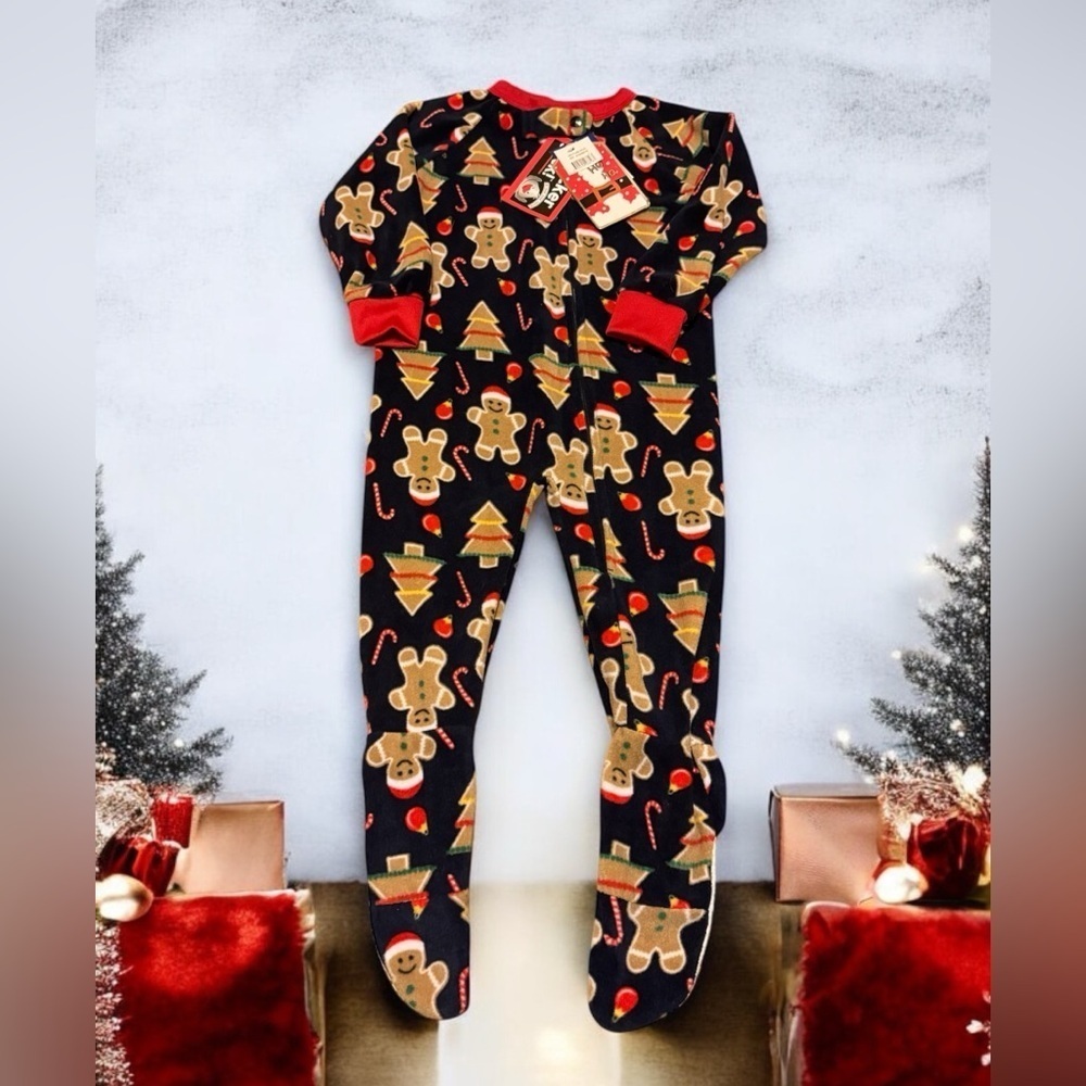 Toddler boys gingerbread Christmas footie pajamas (NWT)